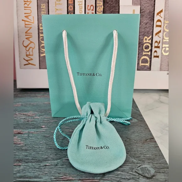 🎀Tiffany & Co. Ribbon Bow Sterling Silver 925 Vintage Pendant Necklace💝 - Picture 4 of 16